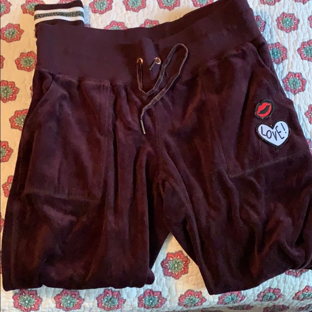 SUMMER CLEARANCE ✨✨Betsy Johnson velvet sweatpants